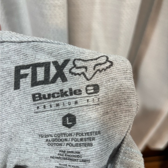 Fox Buckle Gray Graphic Tee - Picture 4 of 4